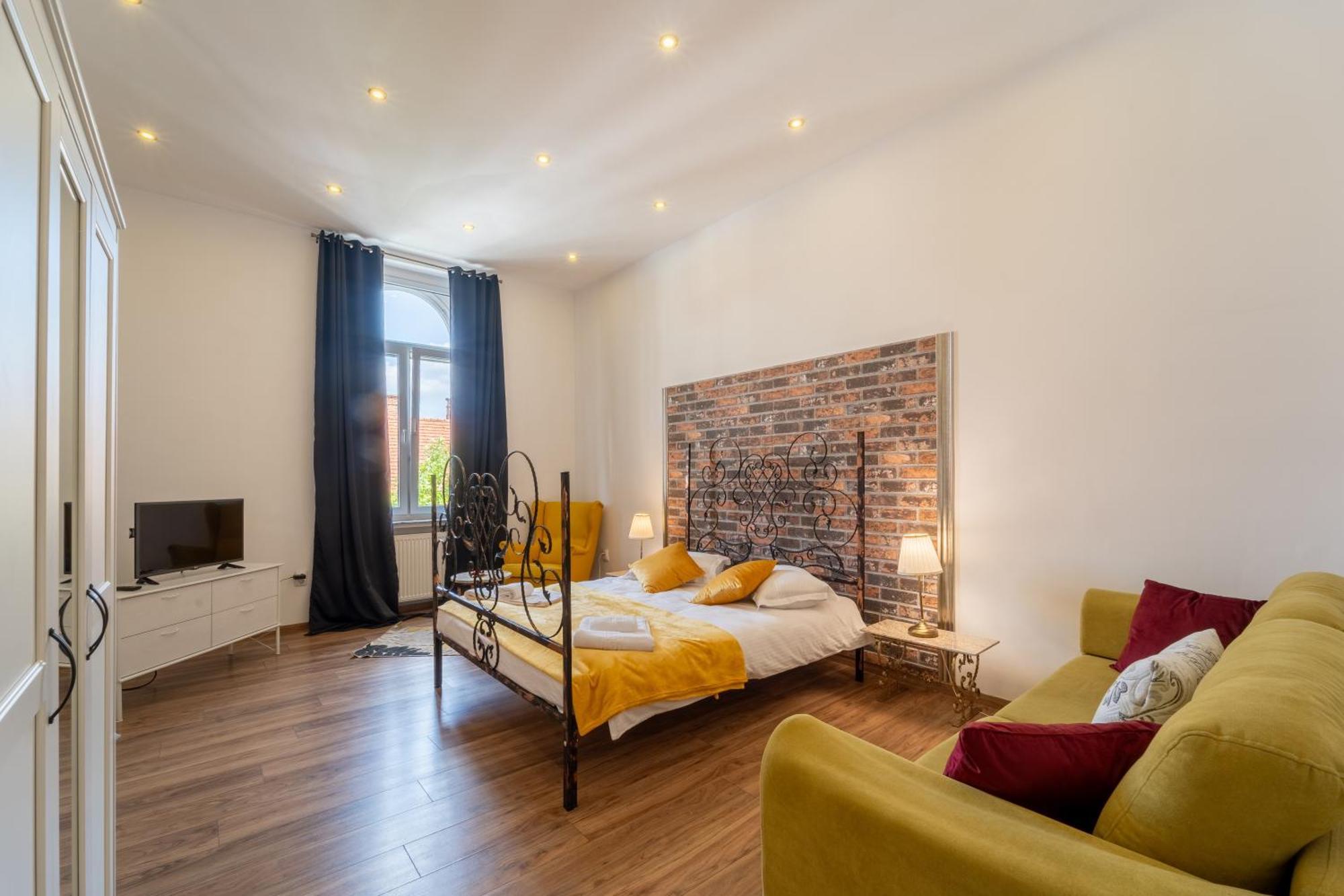 Cozy Spacious 5 Star Accommodation In The Heart Of Historic Center Клуж-Напока Экстерьер фото