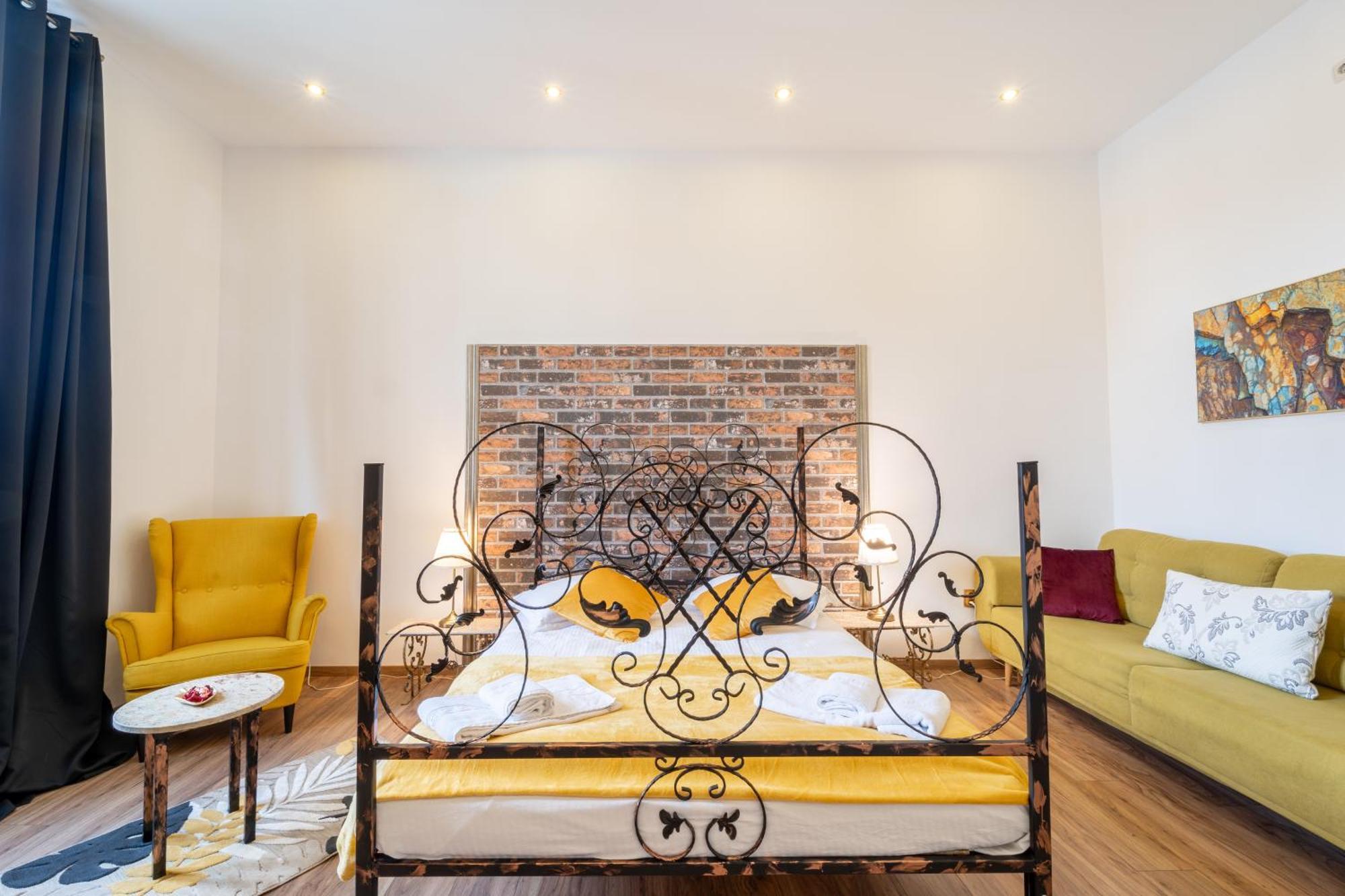 Cozy Spacious 5 Star Accommodation In The Heart Of Historic Center Клуж-Напока Экстерьер фото